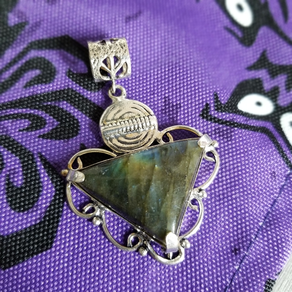 Labradorite pendant